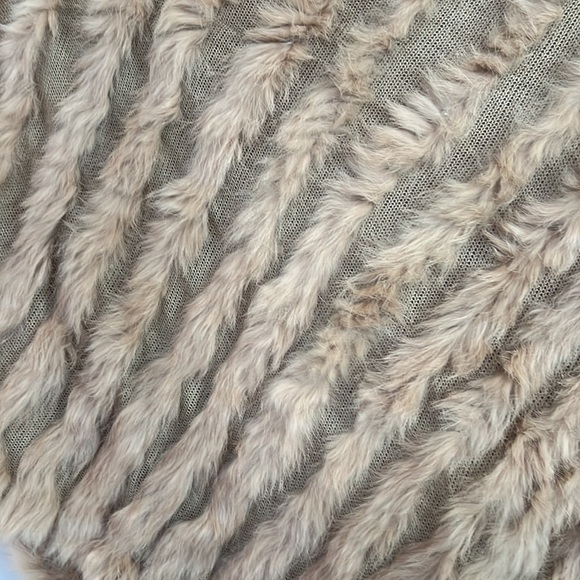 Cejon rabbit fir shawl one size - Picture 3 of 5